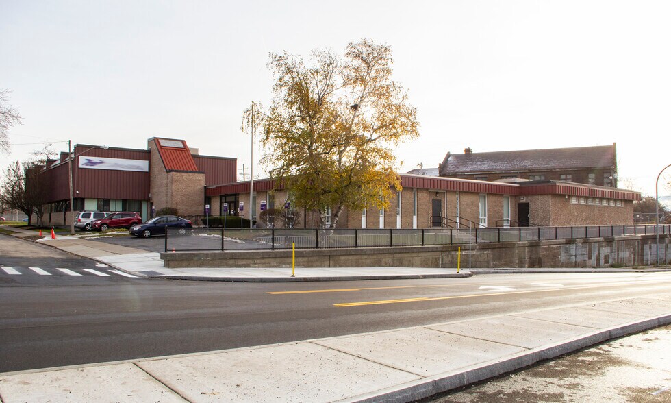 Primary Photo Of 1775 Niagara St, Buffalo Office For Sale