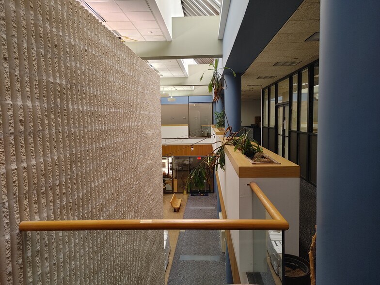 More Photos Of 2700 SW 13th St, Gainesville Office For Lease