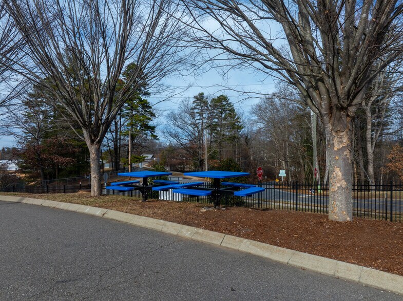 More Photos Of 128 Bingham Rd, Asheville Light Manufacturing For Lease