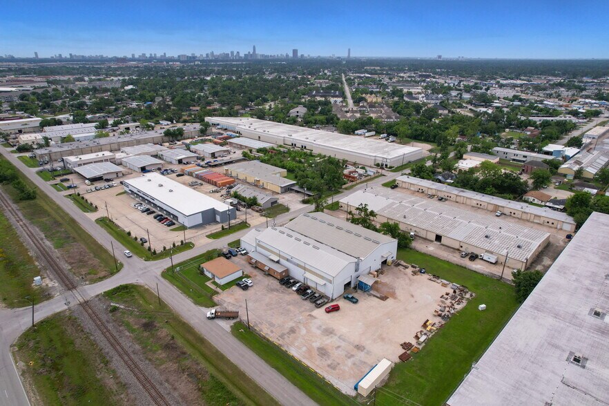 More Photos Of 11505 Todd St, Houston Manufacturing For Lease