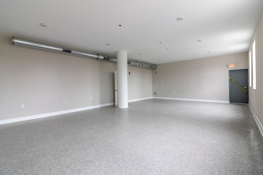 More Photos Of 2613 W Hunting Park Ave, Philadelphia Light Distribution For Lease