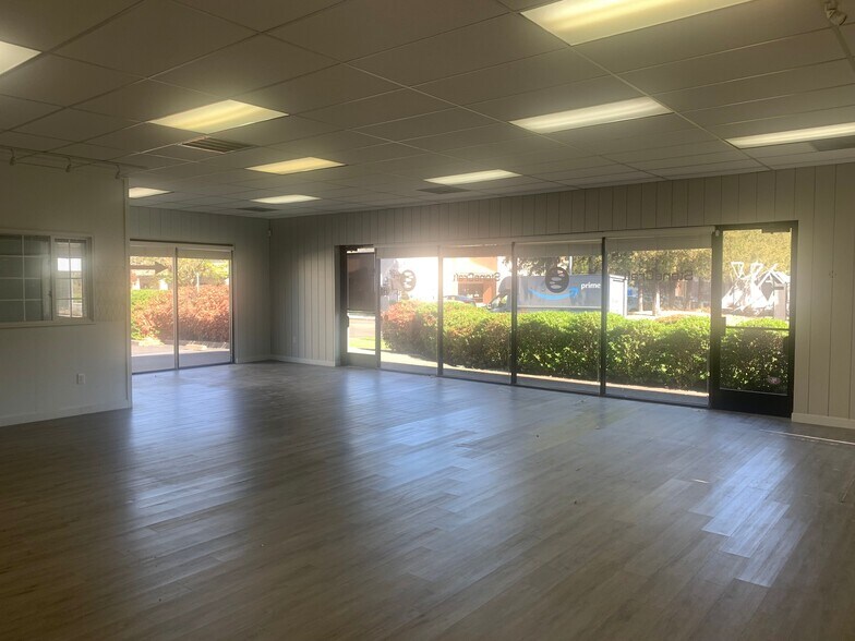 More Photos Of 3485 Airway Dr, Santa Rosa Flex For Lease