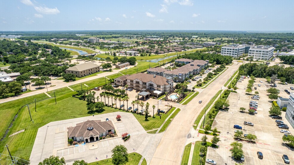 More Photos Of 296 Abner Jackson Pky, Lake Jackson Hotel For Sale