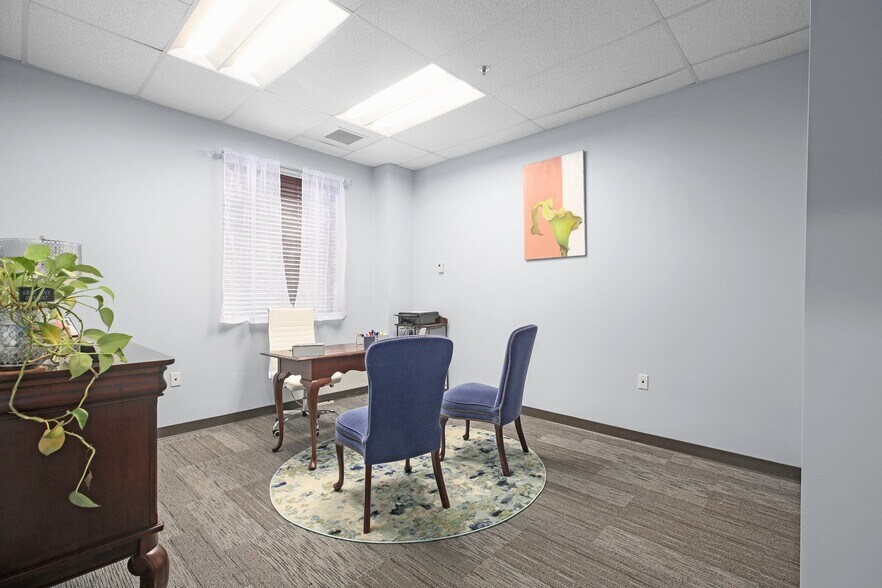 More Photos Of 2050 Gordon W Shelton Blvd, Fredericksburg Office For Lease