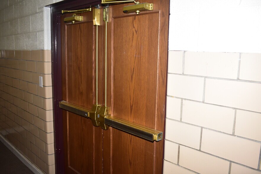 More Photos Of 200 E Arlington St, Waterloo Apartments For Sale