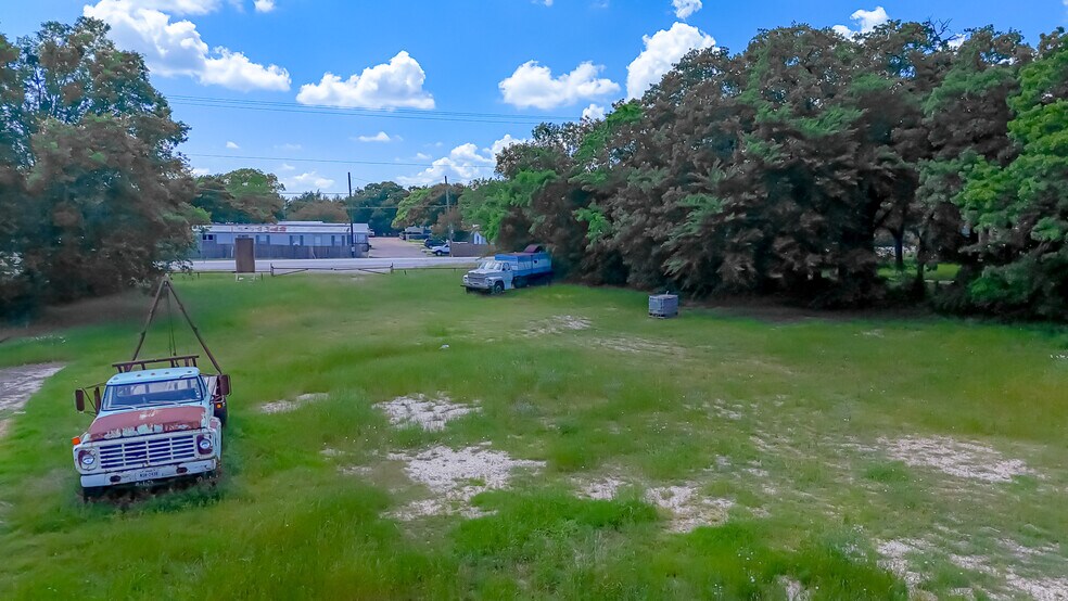 More Photos Of 932 Phife Rd, Corsicana Warehouse For Sale