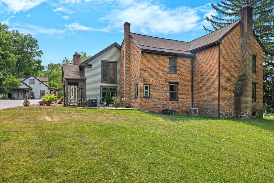 More Photos Of 40 Hospital Rd, Gettysburg Hotel For Sale