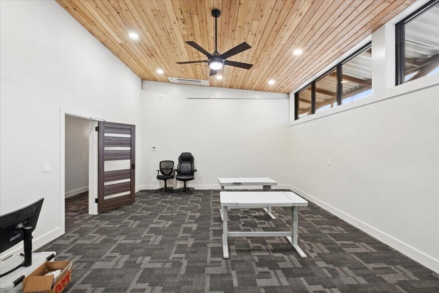 More Photos Of 20 2nd Ave E, Kalispell Office For Sale