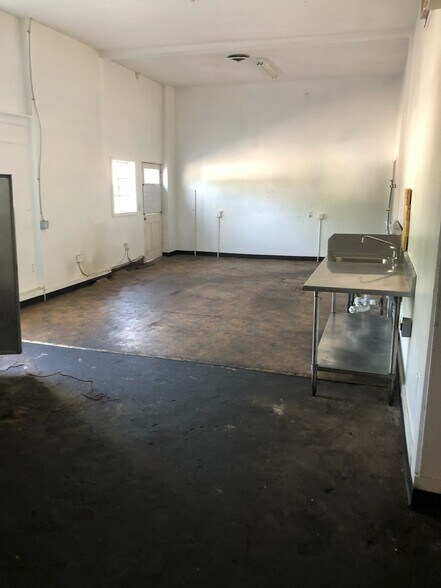 More Photos Of 212 S Church St, Hendersonville Restaurant For Lease