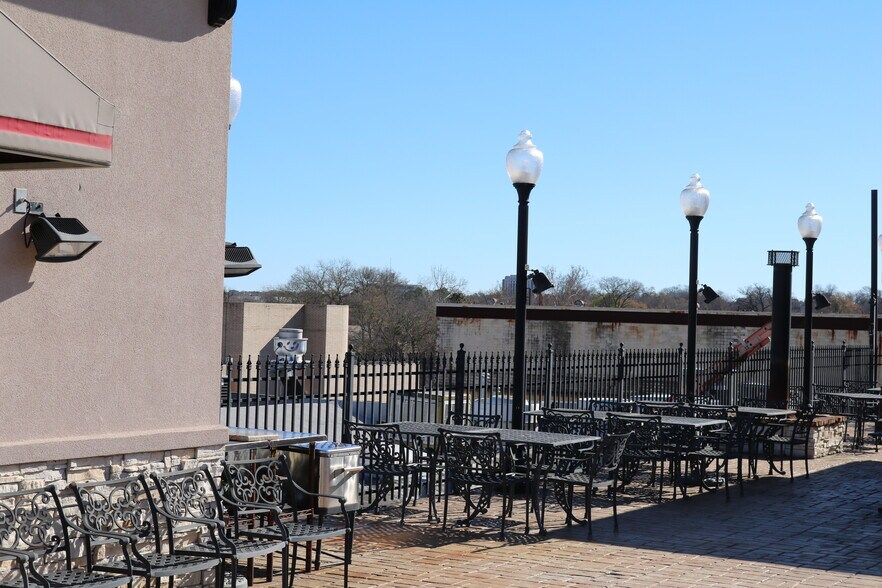 More Photos Of 111 E Erwin St, Tyler Storefront Retail Office For Lease