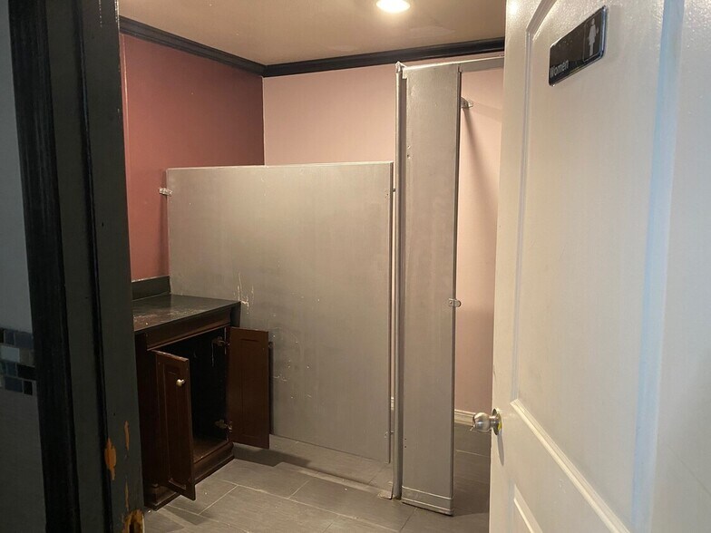 More Photos Of 8931 Wurzbach Rd, San Antonio Freestanding For Sale