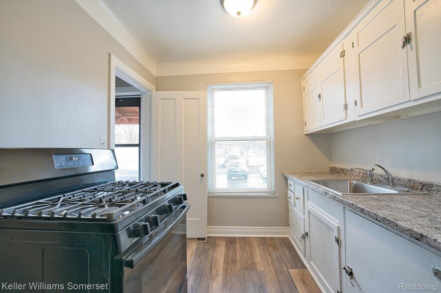 More Photos Of 51 Spokane Dr, Pontiac Apartments For Sale
