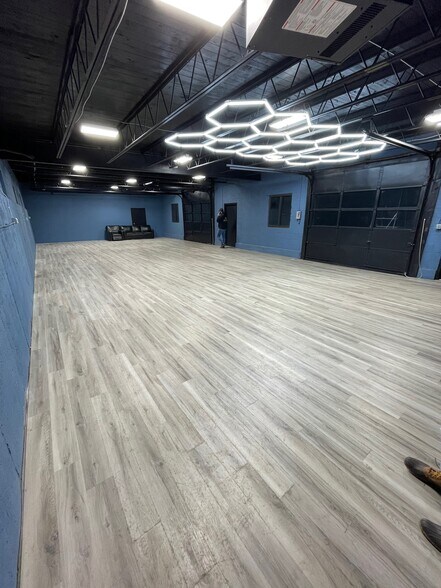 Primary Photo Of 921 Main St, Woburn Auto Dealership For Lease