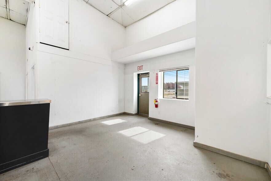 More Photos Of 80 Allegiance Cir, Evanston Industrial For Lease