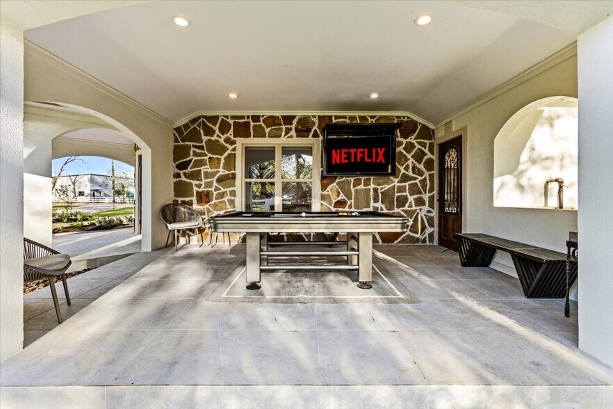 More Photos Of 8811 West Ln, Magnolia Office For Sale