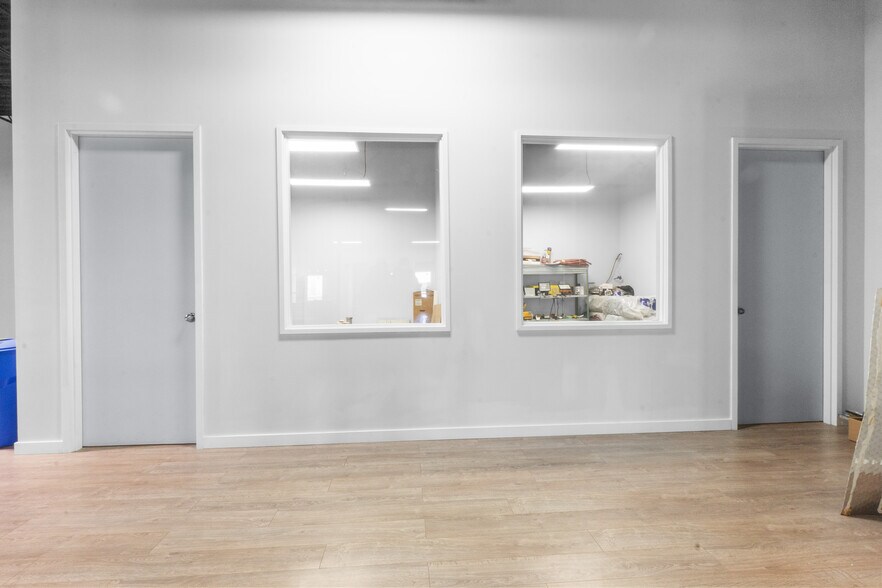 More Photos Of 609-649 Montée De Liesse, Saint-Laurent Warehouse For Sale