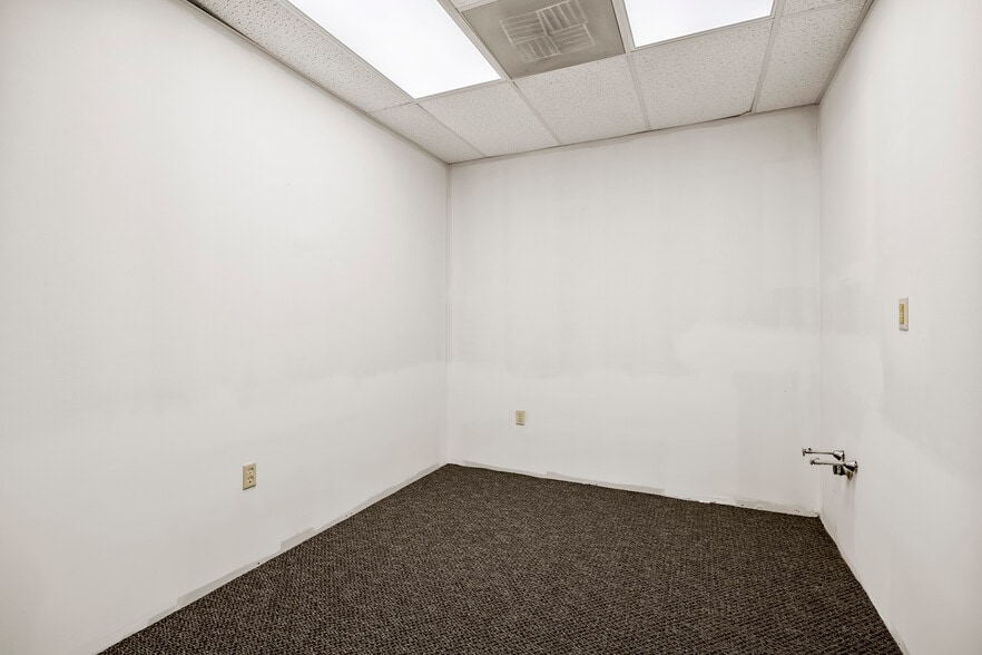 More Photos Of 2 Chelsea Pl, Clifton Park Medical For Sale