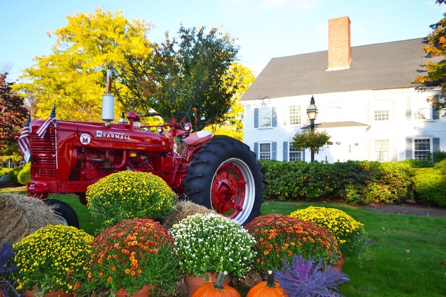 Primary Photo Of 2 S Main St, Middleton Office For Lease