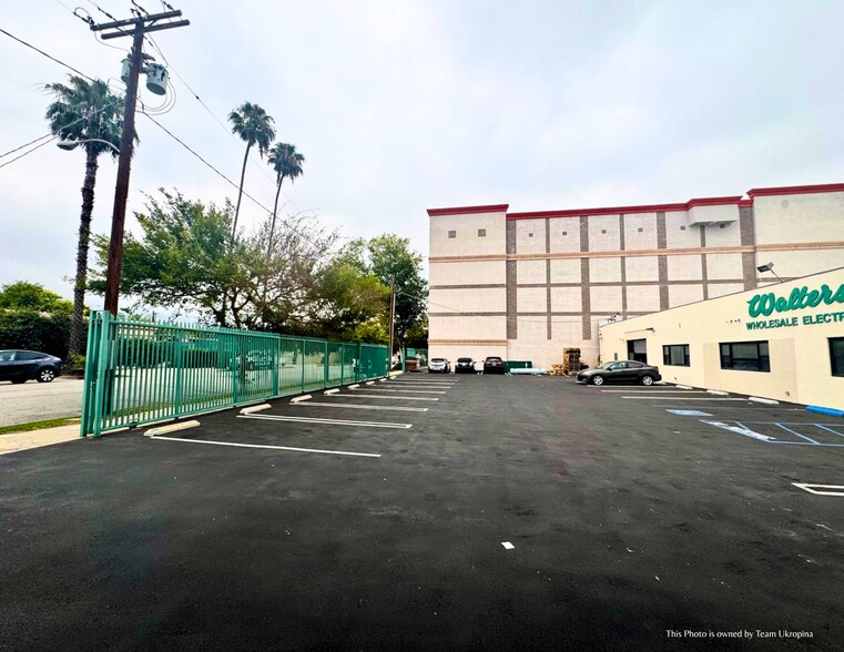 More Photos Of 2746-2750 Nina St, Pasadena Warehouse For Lease