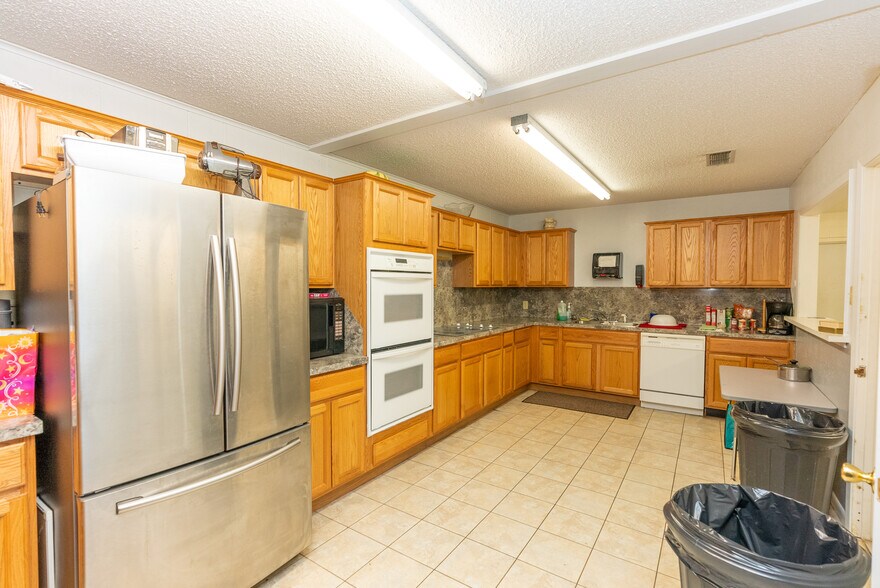 More Photos Of 201 Ragland St, Palestine Religious Facility For Sale