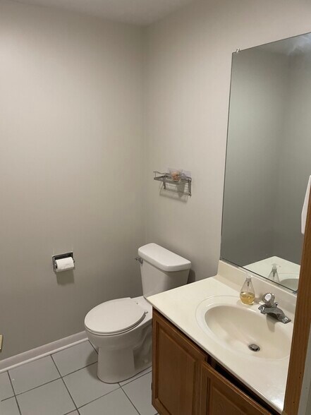 More Photos Of 28085 N Ashley Cir, Libertyville Medical For Sale