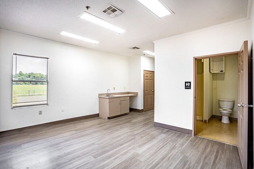 More Photos Of 11734 Jefferson Rd, Thonotosassa Schools For Sale