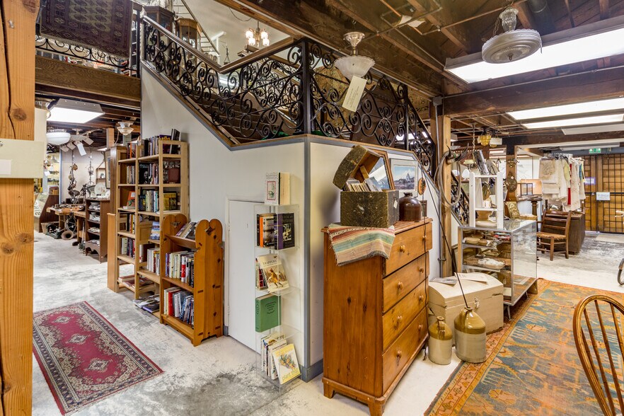 More Photos Of 802 Washington St, Port Townsend General Retail For Sale