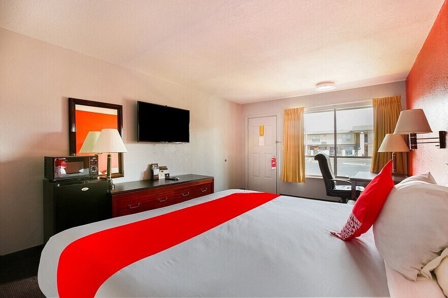 More Photos Of 4012 N State Line Ave, Texarkana Hotel For Sale