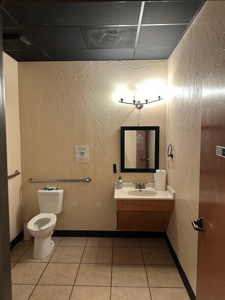 More Photos Of 2222 W Hefner Rd, Oklahoma City Storefront Retail Office For Lease