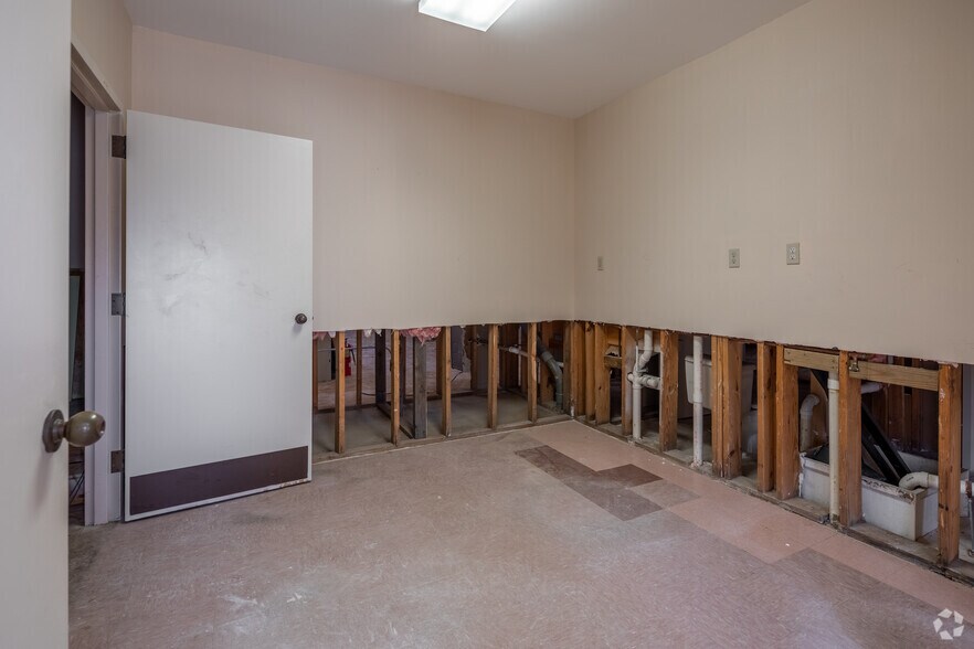 More Photos Of 6605 Stage Rd, Memphis Medical For Sale