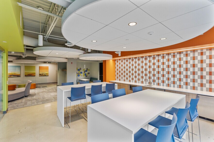 More Photos Of 1 Penn Center Blvd, Pittsburgh Unknown For Lease