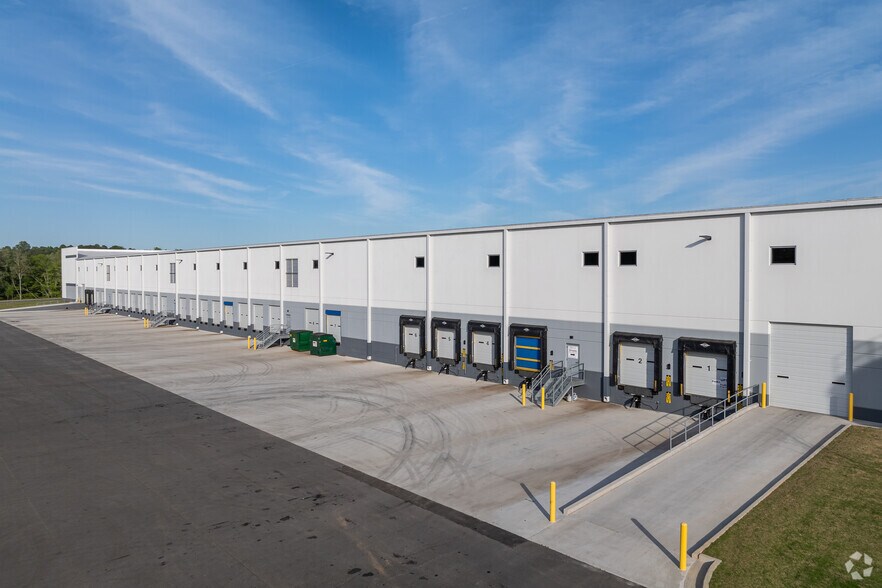 More Photos Of 323 Logistics Ln, Talmo Warehouse For Lease