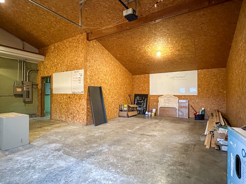 More Photos Of 233 S 8th St, Medford Office For Sale