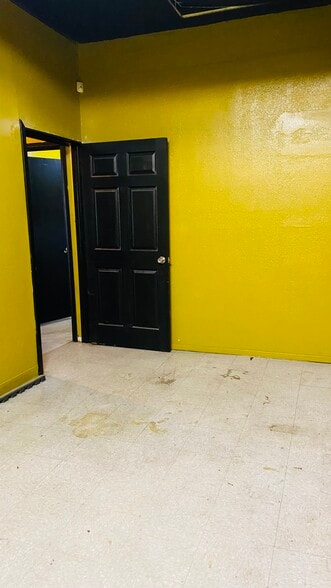More Photos Of 11500-11510 E Whittier Blvd, Whittier Storefront For Lease