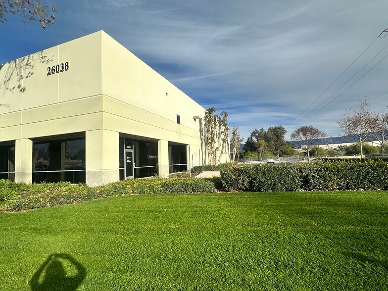 More Photos Of 26038 Business Center Dr, Loma Linda Warehouse For Lease