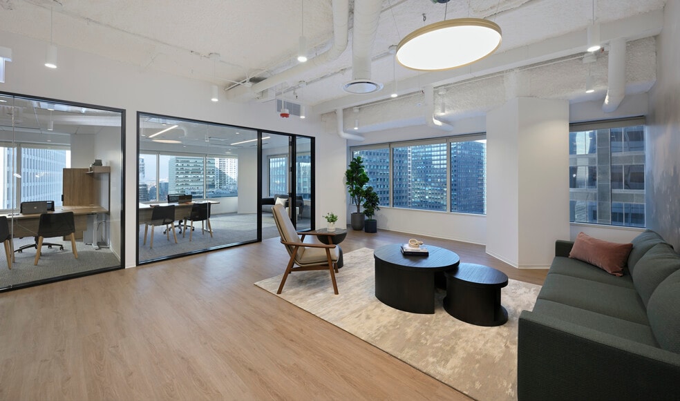 More Photos Of 200 S Wacker Dr, Chicago Office For Lease