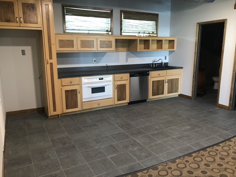More Photos Of 3155 N College Ave, Fayetteville Storefront Retail Office For Lease