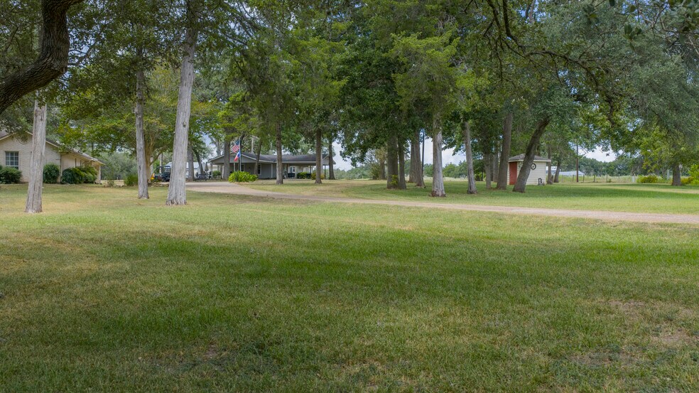 More Photos Of 1440-A TX-237, Round Top Flex For Sale