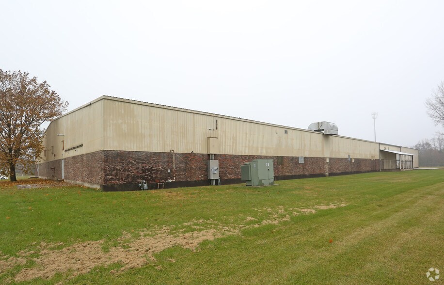 More Photos Of 803 Industrial Park Rd, Rock Falls Warehouse For Sale