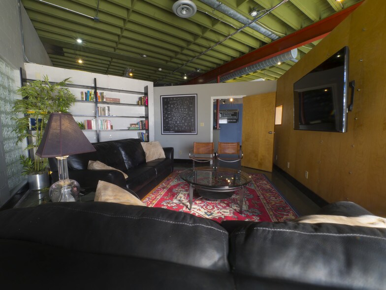 More Photos Of 1728 W 16th St, Indianapolis General Retail For Lease