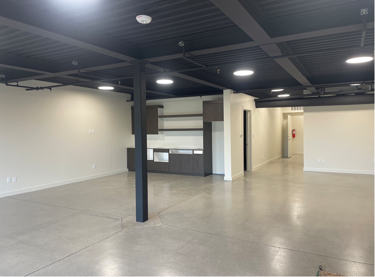 More Photos Of 4554 Forestdale Dr, Park City Showroom For Lease