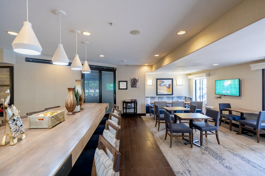 More Photos Of 912 W Dillon Rd, Louisville Hotel For Sale