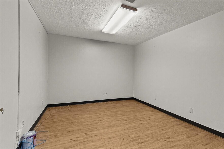 More Photos Of 617 Mulberry St, Elizabethtown Office For Sale