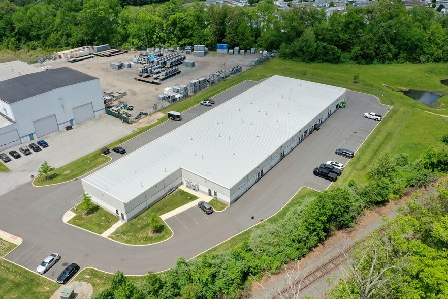 More Photos Of 400 Carson Dr, Bear Light Distribution For Lease