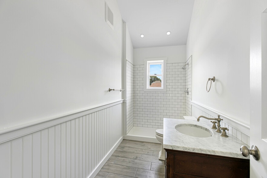 More Photos Of 35 Gardners Ln, Hampton Bays Apartments For Sale
