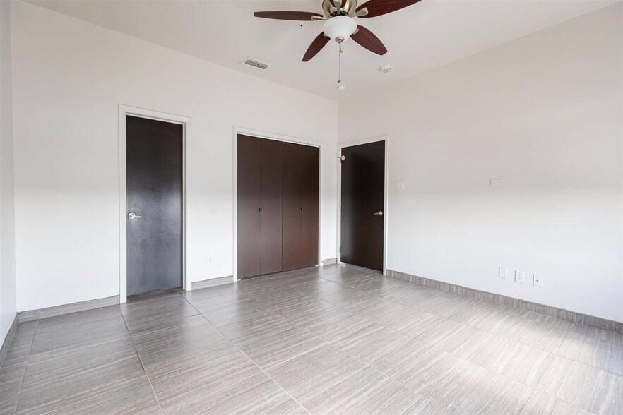 More Photos Of 502 Shiloh Dr, Laredo Apartments For Sale