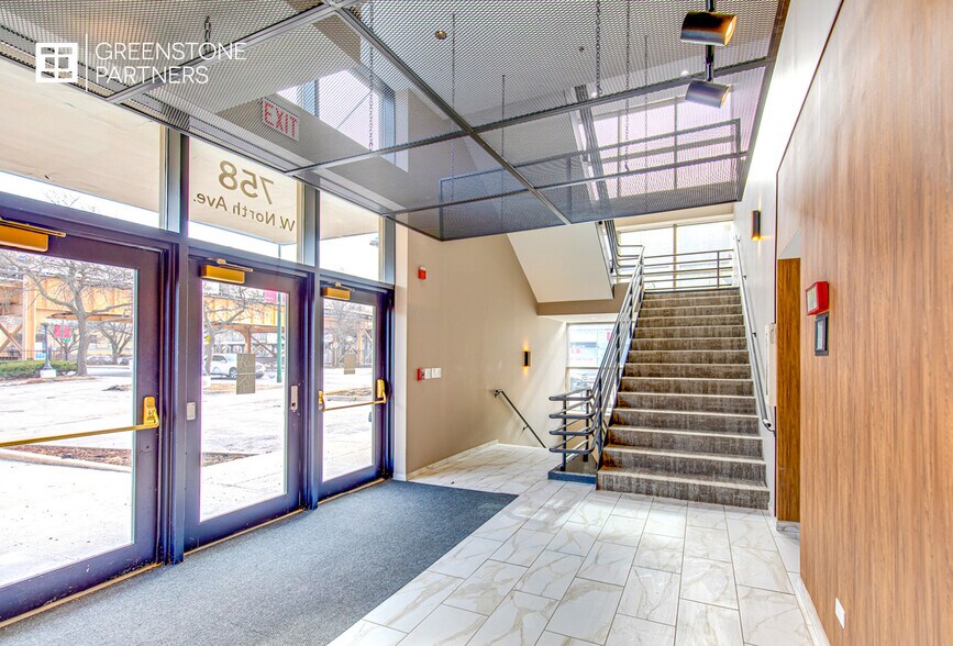 Primary Photo Of 758 W North Ave, Chicago Sports And Entertainment For Sale
