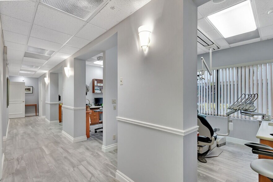 More Photos Of 5608 PGA Blvd, Palm Beach Gardens Medical For Lease