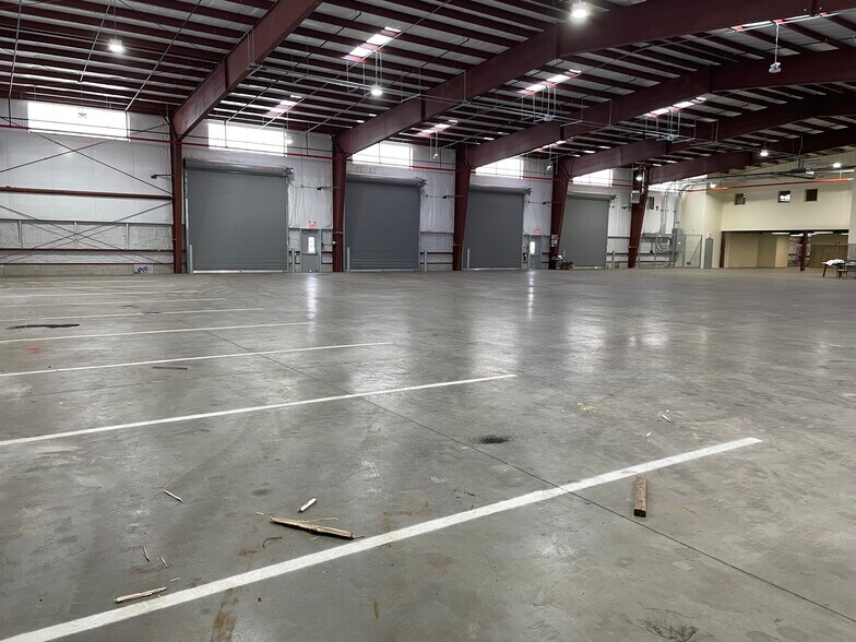 More Photos Of 700 Columbia St, Brooklyn Warehouse For Lease