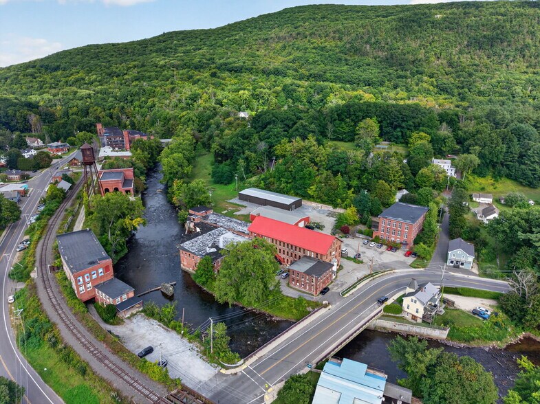 More Photos Of 420 Park St, Housatonic Flex For Sale
